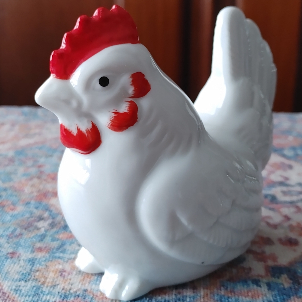 White Ceramic Rooster Figurine with Red Accents made in Korea (R)